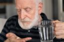 How to Manage Anxiety in Seniors Without Medication: A Complete Guide