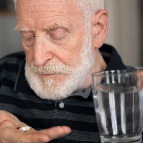 How to Manage Anxiety in Seniors Without Medication: A Complete Guide